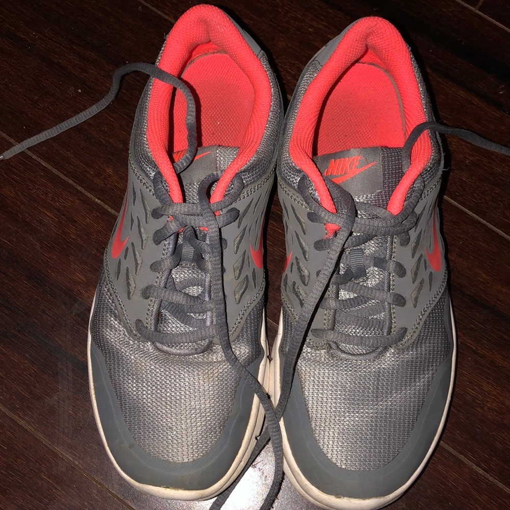 🤍peach and gray Nike shoes🤍